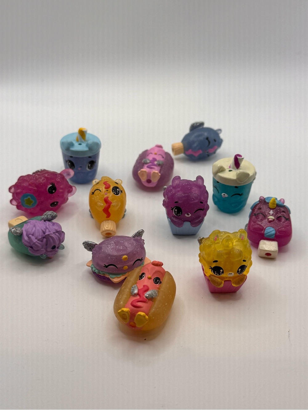 Hatchimals Colleggtibles Hatchy Treat Yo Self Miniatures in Egg Carton